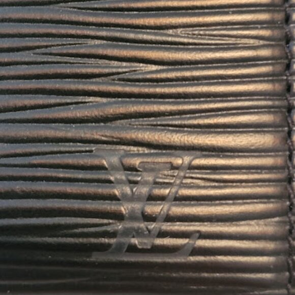 Louis Vuitton EPI Wallet - Picture 4 of 9